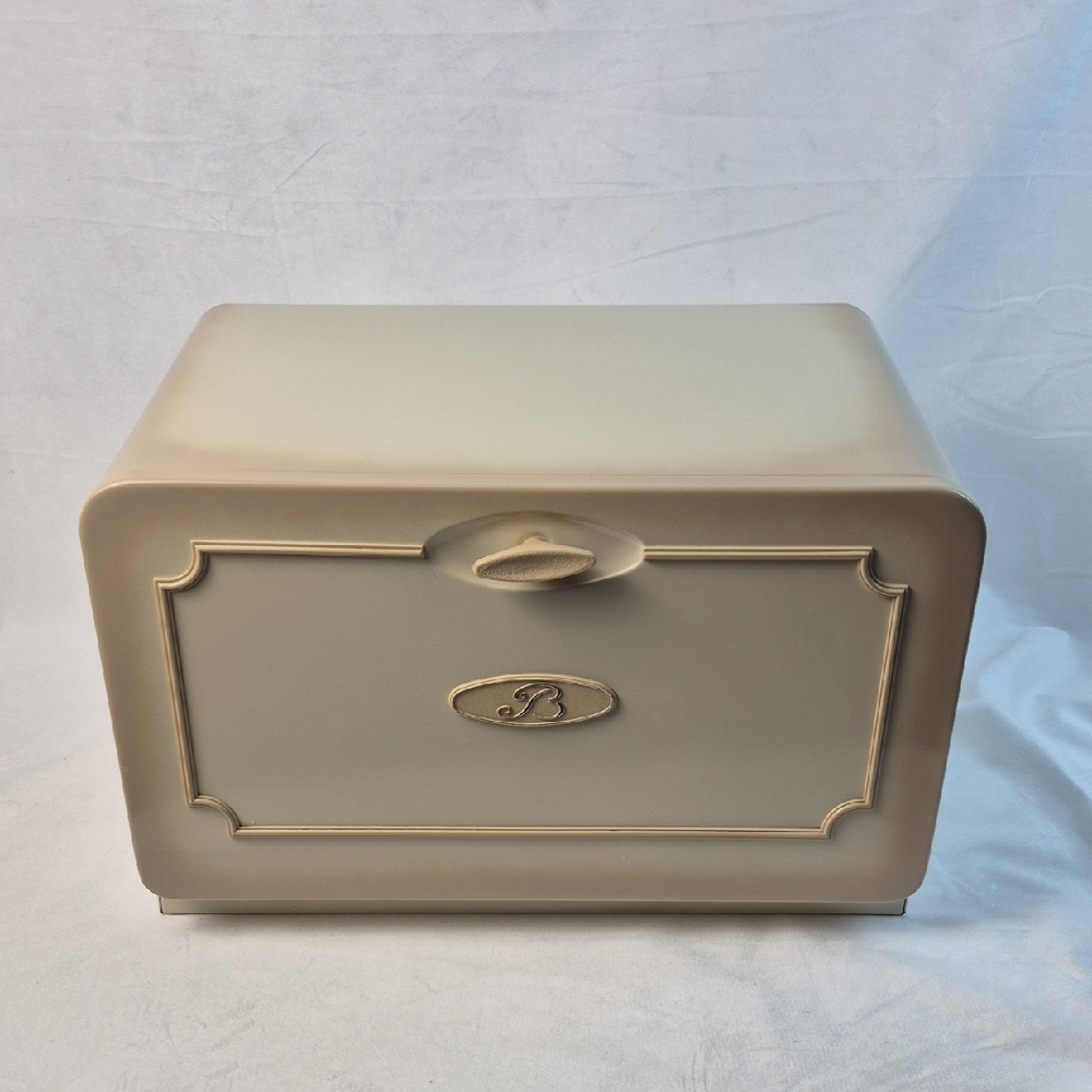 Vintage Ekco Metal Beige Bread Box